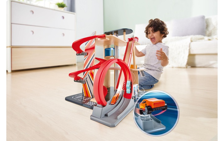 Produktbild Hape Stunt-Fahrbahn mit Ladestation