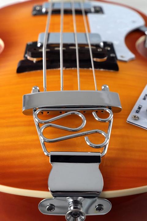 Image du produit Rocktile Basse Vintage Sir Paul Hollowbody 2 Humbuckers (Guitare semi-acoustique, Dessus de frêne fumé, Manche en érable, Plafond en tilleul, Touche en palissandre)