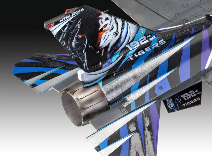 Actual product image Revell Model Set F-16D Fighting Falcon