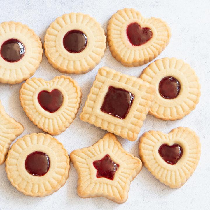 Actual product image Städter Cookie Cutter with Ejector Heart Curled