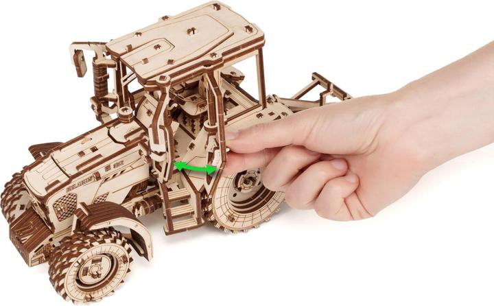 Immagine prodotto Eco Wood Art Trattore 82.3 con aratro - Kit in legno 3D