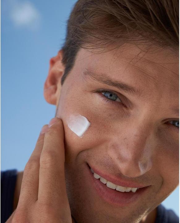 Actual product image NIVEA Sensitive Immediate Protect Sonnenlotion LSF 50+ (Sun lotion, SPF 50+, 200 ml)