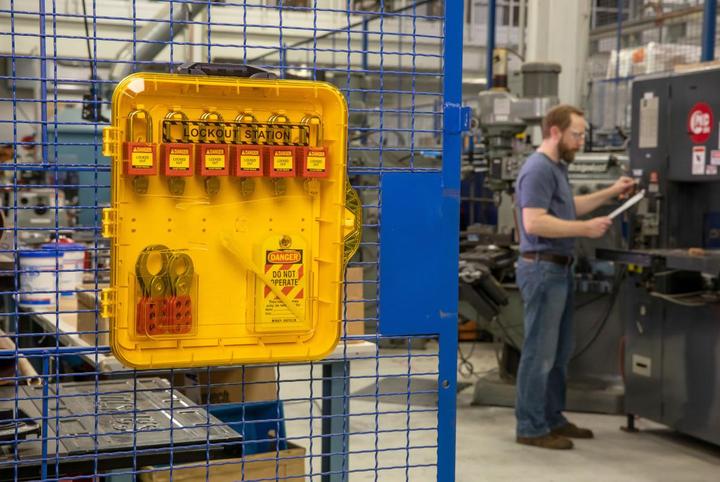 Produktbild Brady Lockout-Station für 12 Schlösser, Sicherheits-Blockierbügel und Anhänger, Polypropylen, Gelb