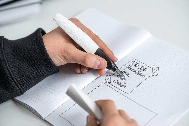 Produktbild Pelikan Füller Patrone M Twist strucure weiss (Weiss, 1 x)