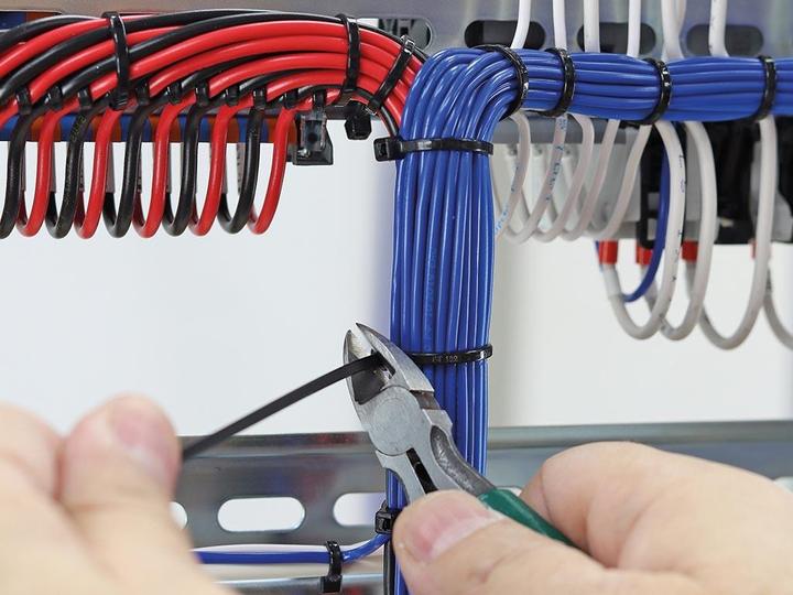 Actual product image Perel NYLON CABLE BINDING SET - 8.8 mm x 500 mm - BLACK (100 pcs.) (Plastic cable ties, 500 mm, 100 pcs.)