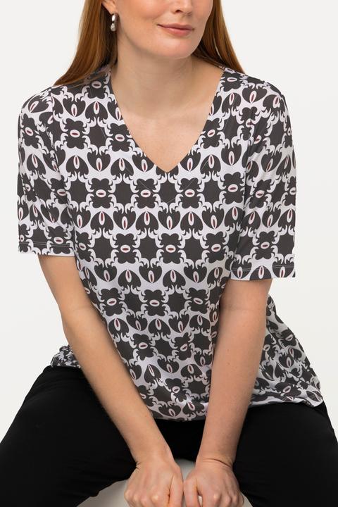 Immagine prodotto Ulla Popken Maglia classica di tessuto fluente con decorazioni, scollo a V e mezze maniche (46, 48)