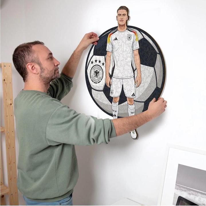 Actual product image Iconic Jamal Musiala - German National Team - Wooden Puzzle Size S (150 pieces) (150 pieces)