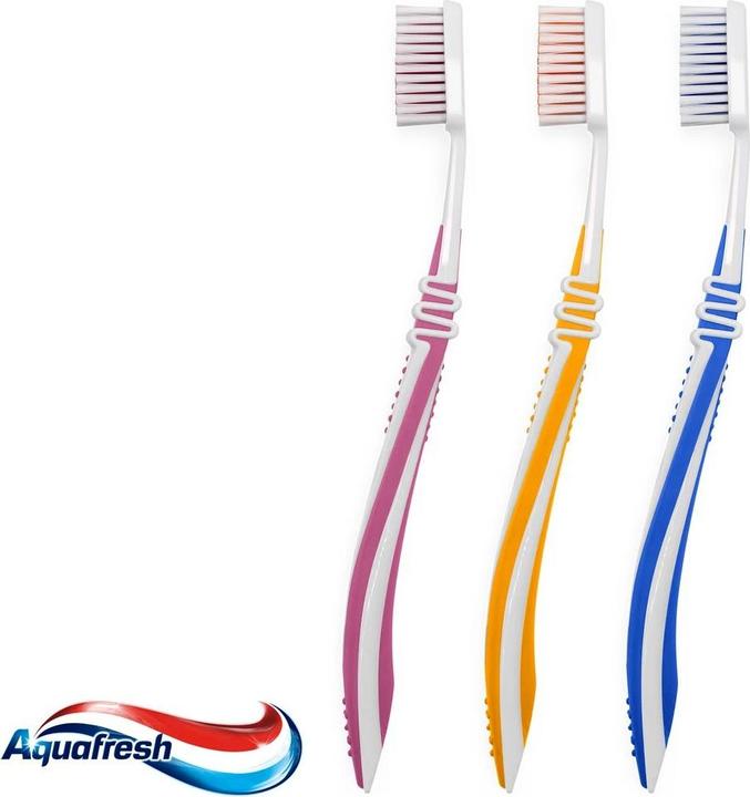 Actual product image Aquafresh Toothbrush - Clean & Flex - Medium - 3 Pcs (3x)