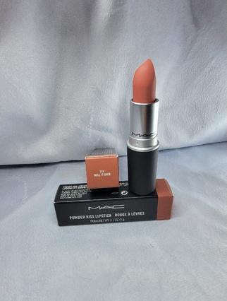 Produktbild MAC Cosmetics Powder Kiss Lipstick (Turn to the Left)