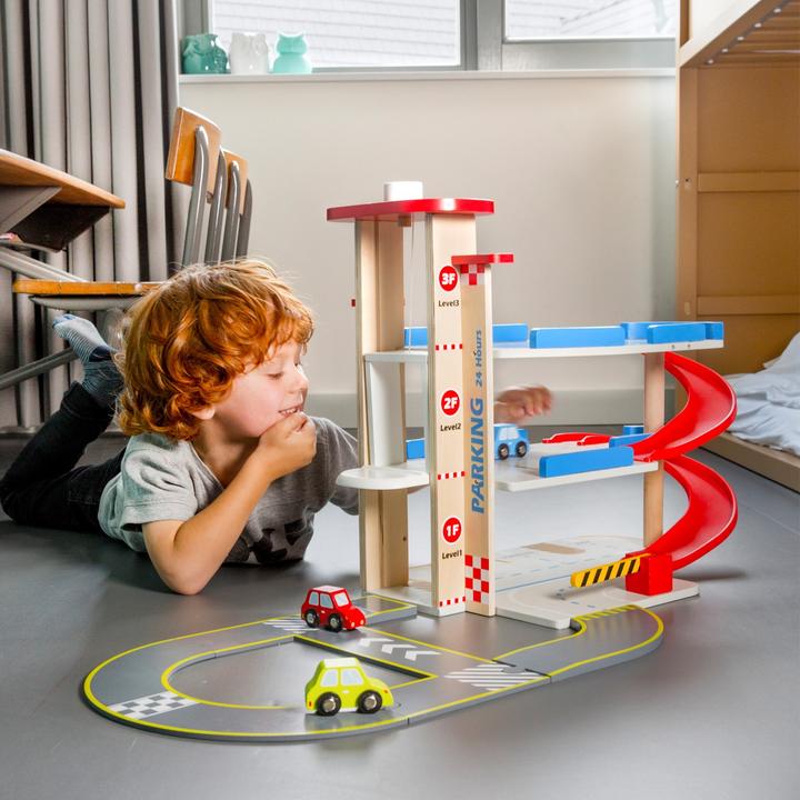 Image du produit New Classic Toys Parc de stationnement avec rail et 3 voitures