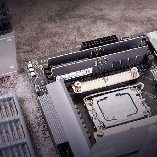 Image du produit Transcend DDR5 32GB PC 6400 CL52 JM6400ALE-32G, CUDIMM (1 x 32GB, 6400 MHz, RAM DDR5, DIMM)