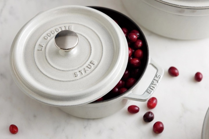 Actual product image Staub Round Cocotte (26 cm, Casserole + Stewpot, Cast iron)