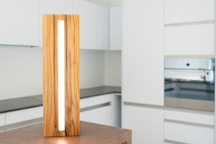 Immagine prodotto kln.swiss Lampada da terra in legno Verat - rovere recuperato (4375 lm)