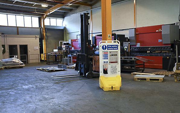 Actual product image Jonesco Mobile universal partition, with cover, seal, latch, yellow.