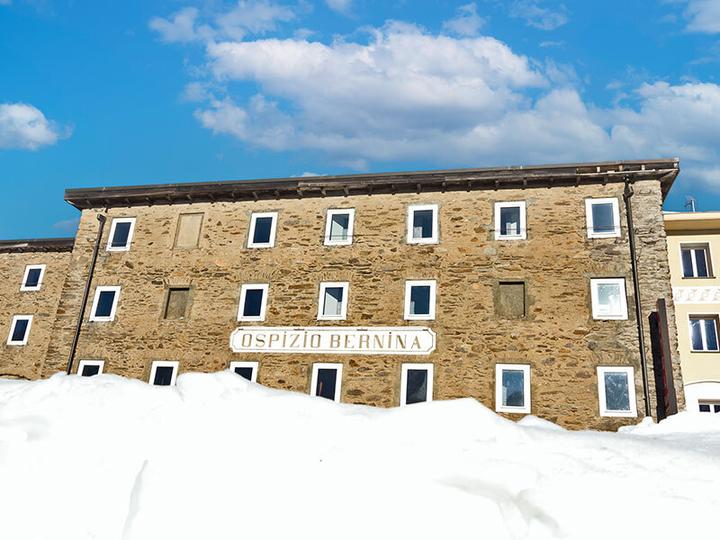 Immagine prodotto Smartbox 2 notti all'Hotel Bernina con un'escursione a racchettoni sotto il cielo limpido di Poschiavo (2 pers.)