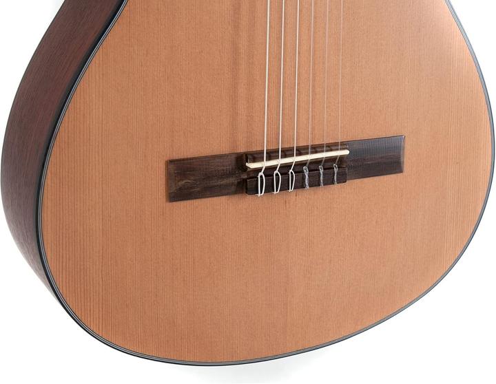 Actual product image Gewa Student Classical Guitar Cedar Top (Classical guitar, Back: Okoume, Fingerboard: Zwarthout Tek, Neck: Okoume with carbon fibre reinforcement, Pages: Okoume, Top: Cedar)