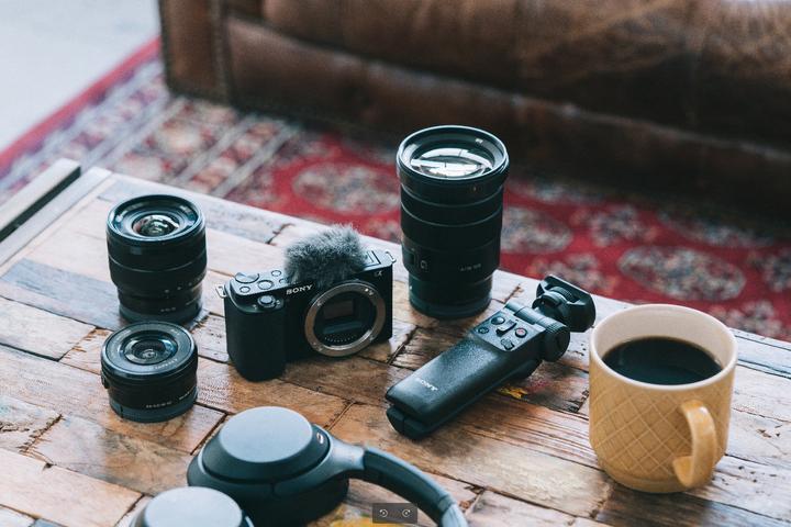 Productafbeelding Sony Alpha ZV-E10L (16 - 50 mm, 24 Mpx, APS-C / DX)