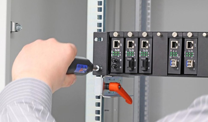 Actual product image Tecline Go EFB mounting aid "Third Hand" for all 48.30cm (19") breadboard profiles