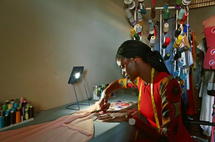 Produktbild Little Sun Solar-Powerbank mit Lampe Sun Charge (4400 mAh, 12.50 W, 12.50 Wh)