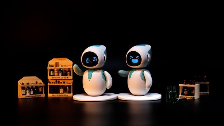 Produktbild Energize Lab Desktop-Begleitroboter Eilik