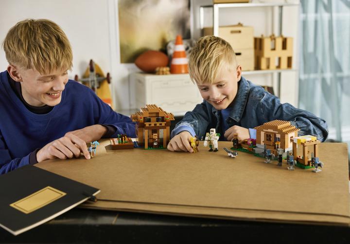 Produktbild LEGO Angriff des Magiers auf das Dorf (21596, LEGO Minecraft)
