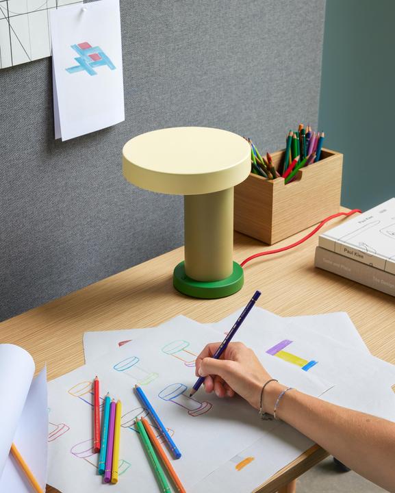 Actual product image Hübsch Magic table lamp Green/Olive (800 lm)