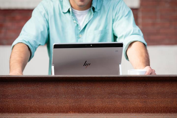 Actual product image HP Elite x2 1012 G2 - Tablet - with detachable keyboard - Core i5 7300U / 2.6 GHz - (12.30", 512 GB, 16 GB, Intel Core i5-7300U)