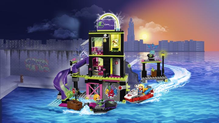 Actual product image LEGO The Kryptomite™ Factory by Lena Luthor™ (41238, LEGO DC)