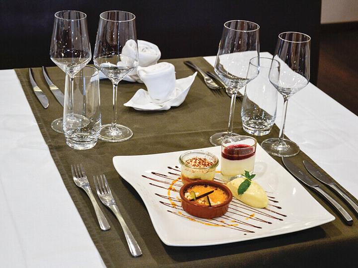 Produktbild Smartbox In die Schweiz mit Genuss: 1 Gourmet-Dinner für zwei Feinschmecker (2 Personen)