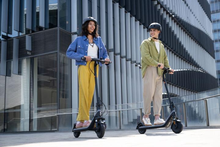 Actual product image Segway-Ninebot E2 D II (20 km/h, 25 km, 250 W)