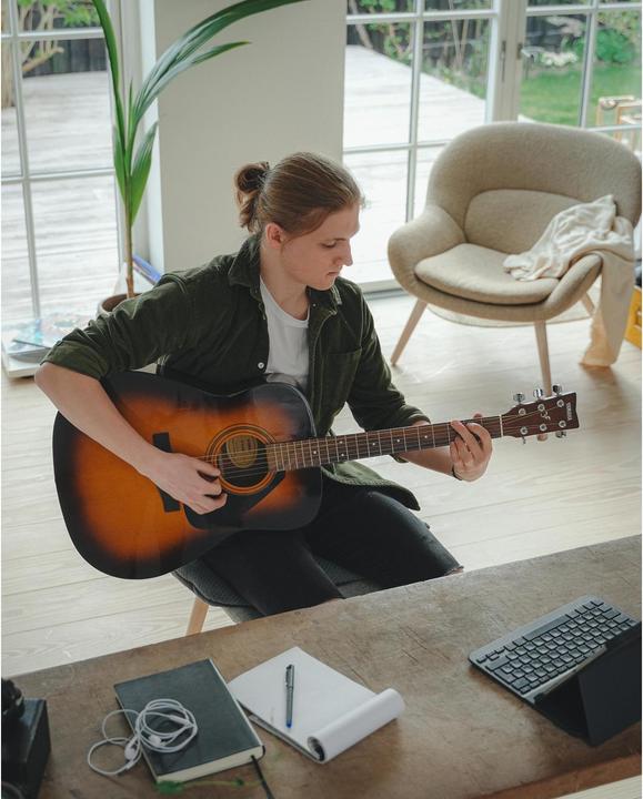 Actual product image Yamaha F310P II (Acoustic guitar, Bridge material: Rosewood, Guitar tuner material: Chrome, Fingerboard material: Rosewood, Guitar saddle material: Urea)