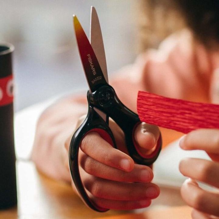 Image du produit Fiskars 1067853 Ciseaux pour enfants, Rouge (15 cm)