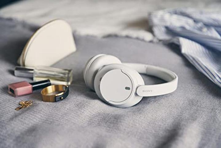 Actual product image Sony WH-CH720N (NC, 35 h, Wireless, Cable)