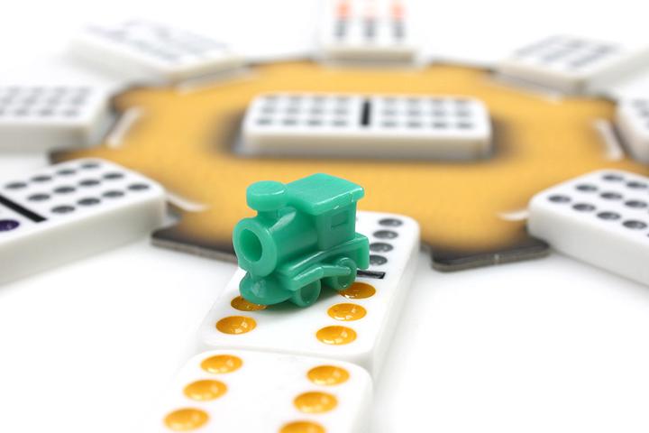 Produktbild Tactic Mexican Train Tin Box (Deutsch, Englisch, Französisch, Italienisch, 2 - 8 Spieler)