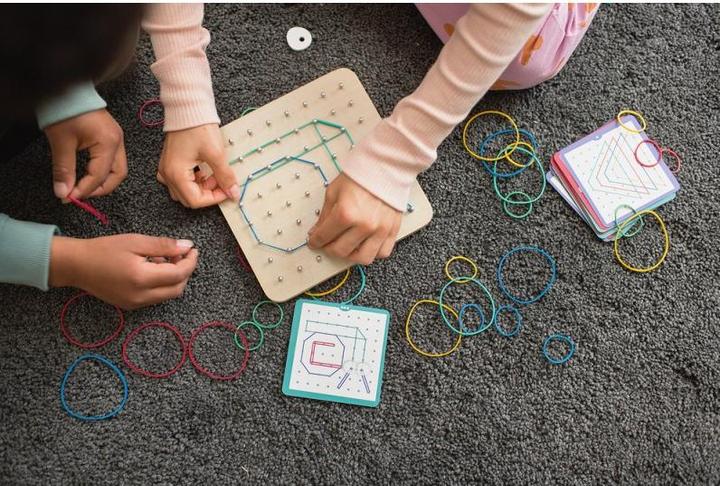 Produktbild BS Geoboard (Deutsch, Englisch, Französisch, Italienisch, 1 - 2 Spieler)