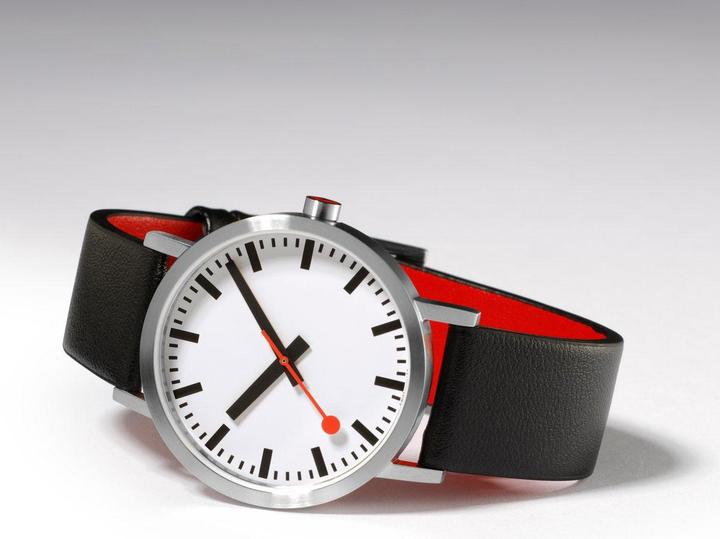 Actual product image Mondaine Classic - Pure Vegan (Analogue wristwatch, Swiss made, 40 mm)