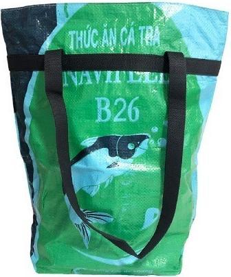 Image du produit Bekos Upcycling - Grosse Einkaufstasche aus recycelten Fischfuttersäcke blau / grün