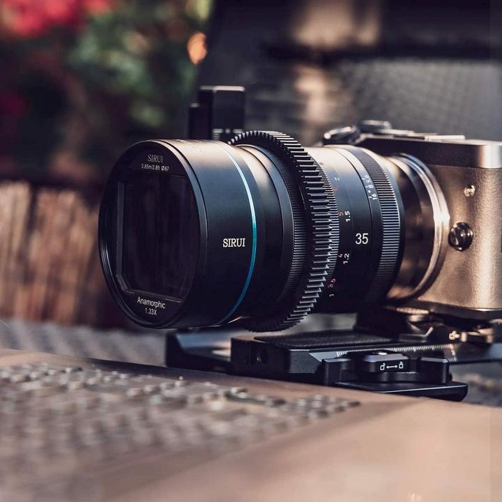 Actual product image Sirui 35mm F1.8 Anamorphic, MFT Mount (Micro Four Thirds, Micro Four Thirds)