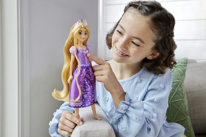 Actual product image Disney Princess dainuojanti lėlė Auksaplaukė (anglų kalba)