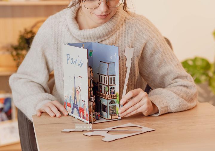 Actual product image Revell Paris: Tiny Adventures Book Nook