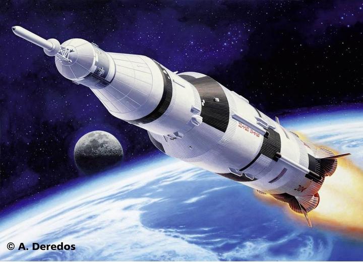 Actual product image Revell Apollo Saturn V