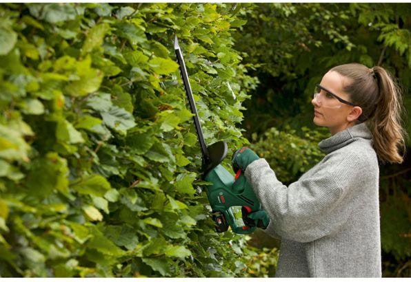 Produktbild Bosch Home & Garden EasyHedgeCut 18-45 (Akkuheckenschere)