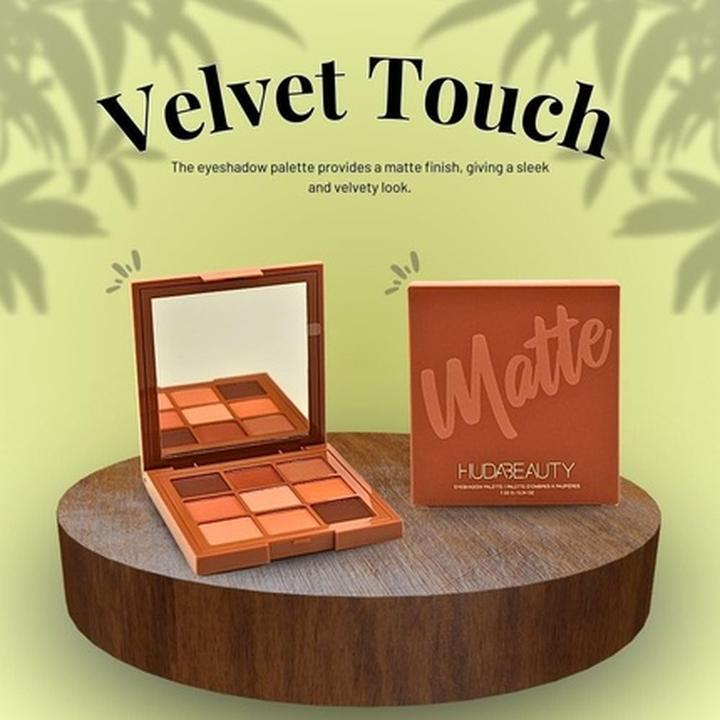 Produktbild Huda Beauty Warm Matte Eye Shadow Palette