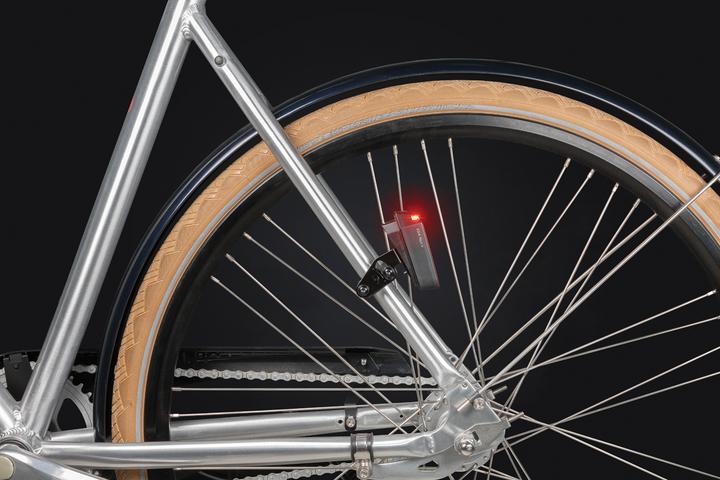 Actual product image AXA Nyx car (400 lm)