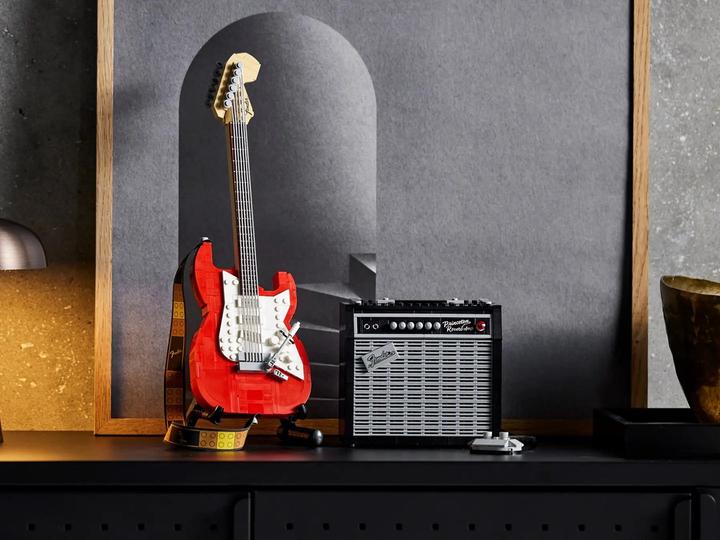 Image du produit LEGO Fender Stratocaster (21329, LEGO Ideas, LEGO difficiles à trouver)