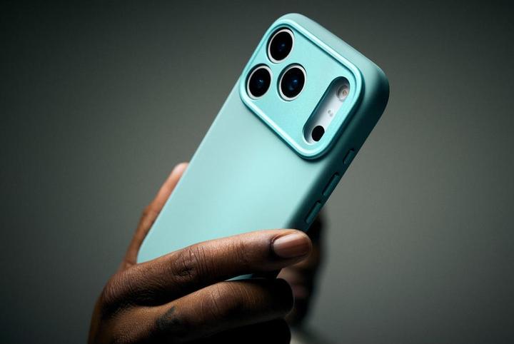 Actual product image Decoded Silicone Backcover Apple iPhone 17 Pro Retro Blue (Apple iPhone 17 Pro)