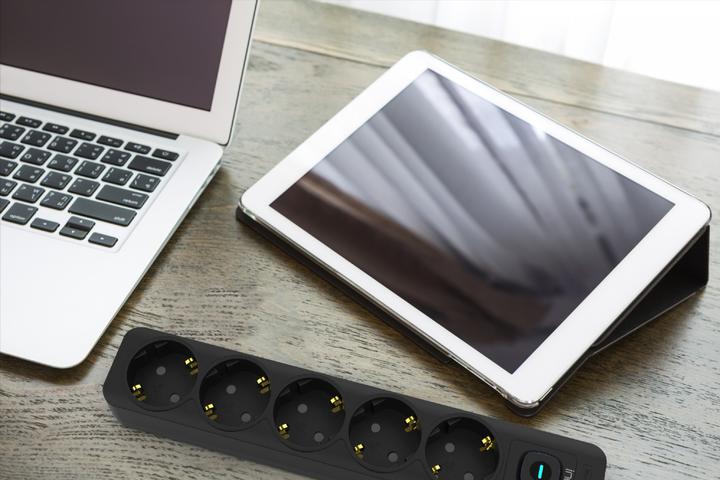 Actual product image Inca Socket strip IPW-44SY 5 sockets, LED Anz. Black 1.5m (5x, 1.50 m)