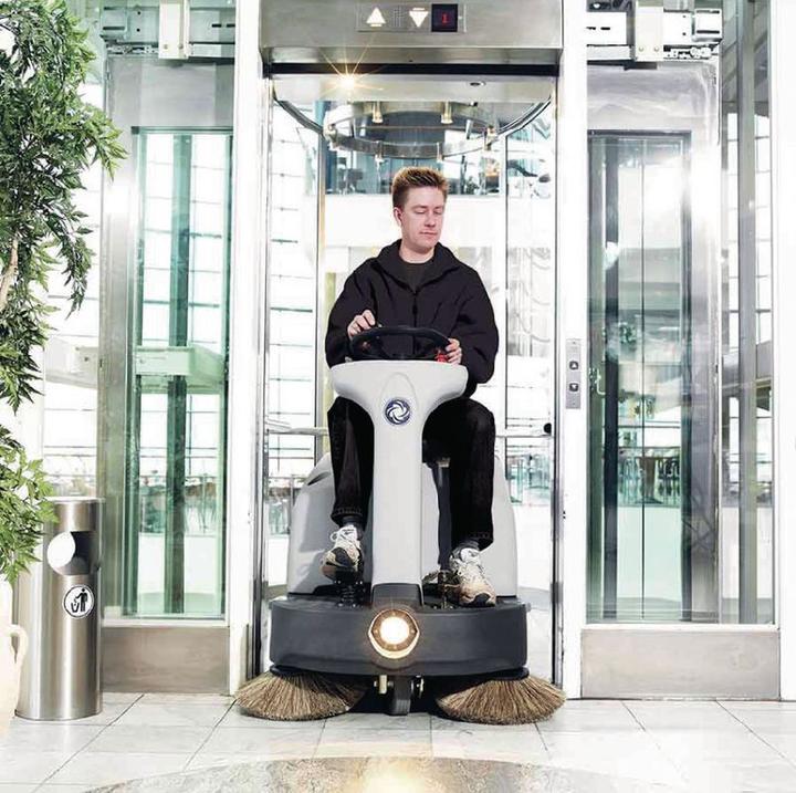 Actual product image Nilfisk Sweeper SR1000S B Complete