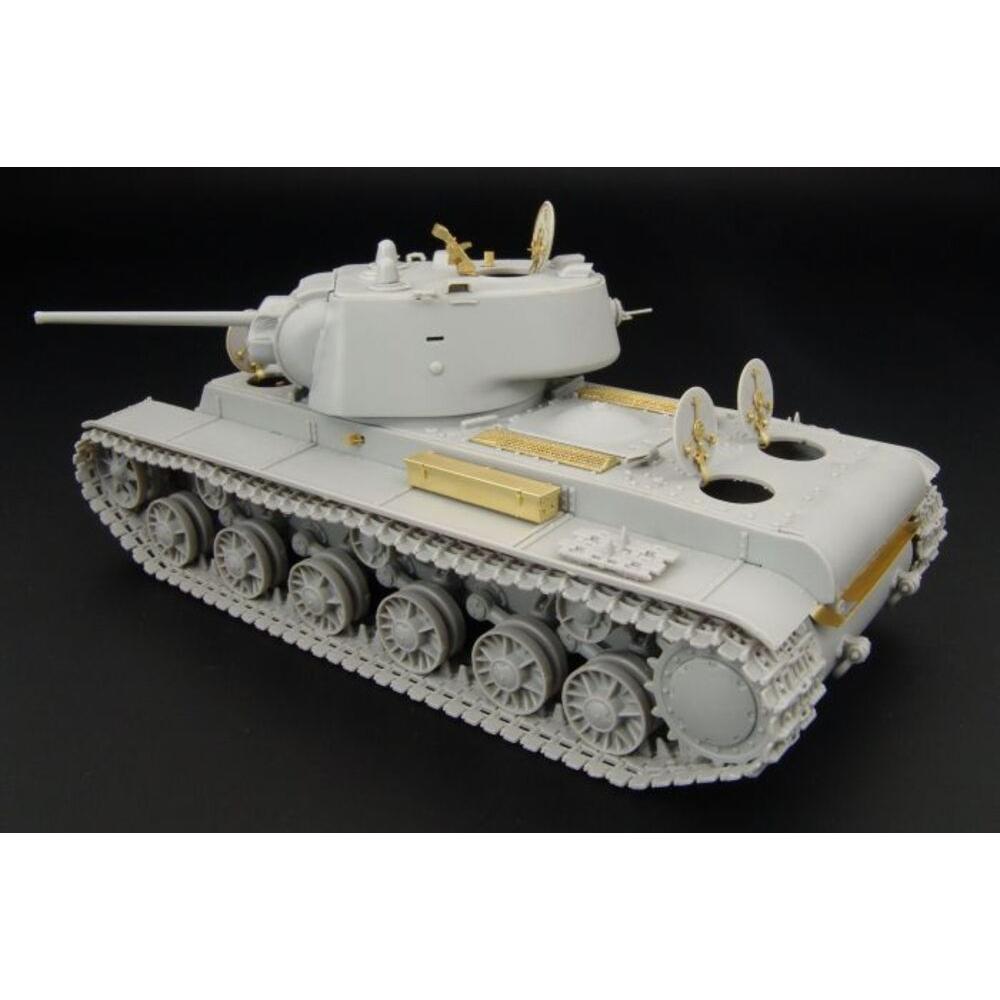 Hauler KV-1 model 1942 (Hobbyboss)