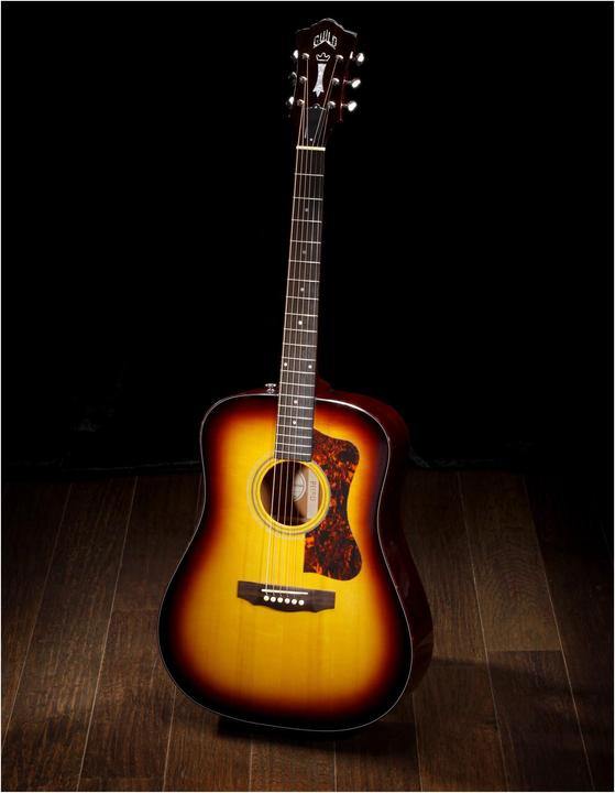 Actual product image Guild D-40 Traditional AntSB (Semi acoustic guitar, Mahogany, Walnut)